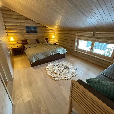 Vila Uuekadaka Pohja